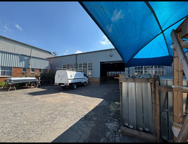742M² WAREHOUSE TO LET IN SPARTAN